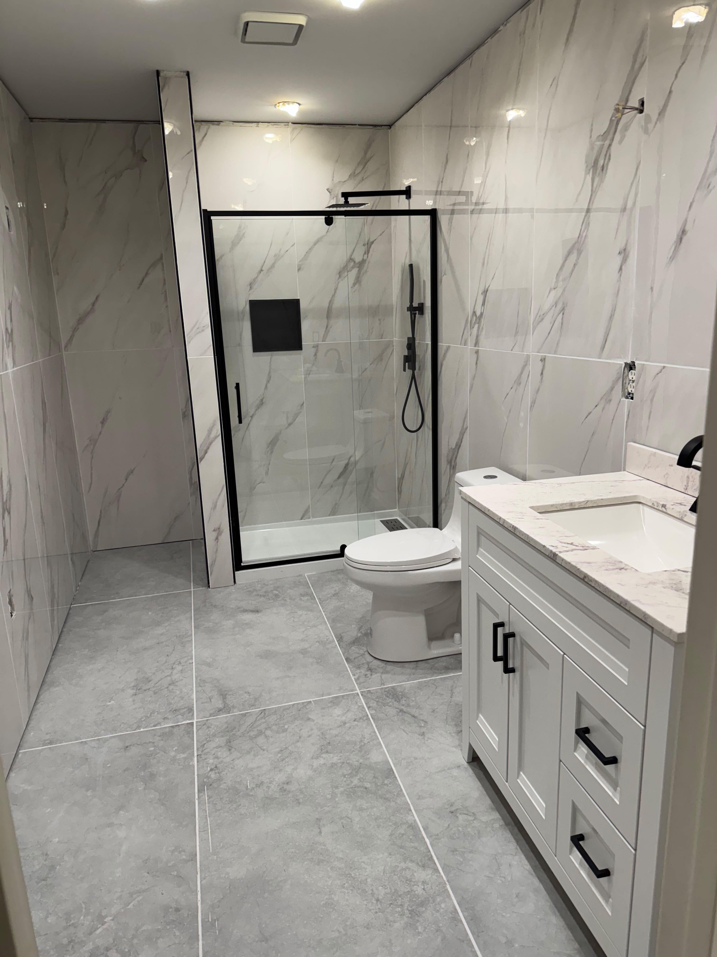 Trabajo de calidad MEGUMI – baño remodelado
